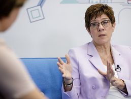 Verteidigungsministerin Annegret Kramp-Karrenbauer sprach zur Eröffnung der 8. Adenauer-Konferenz der Konrad-Adenauer-Stiftung über Deutschlands Rolle in der Nato und die Auswirkungen von Covid-19 auf die Sicherheitspolitik. Foto: Tobias Koch