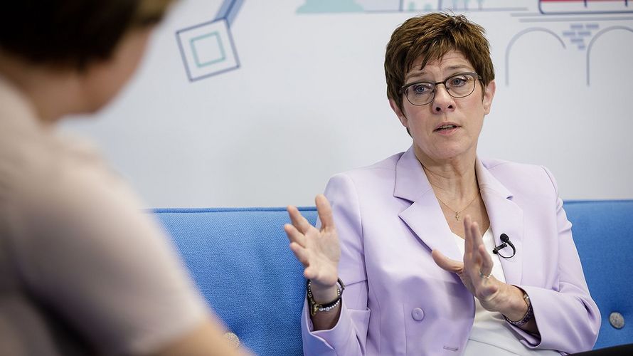 Verteidigungsministerin Annegret Kramp-Karrenbauer sprach zur Eröffnung der 8. Adenauer-Konferenz der Konrad-Adenauer-Stiftung über Deutschlands Rolle in der Nato und die Auswirkungen von Covid-19 auf die Sicherheitspolitik. Foto: Tobias Koch