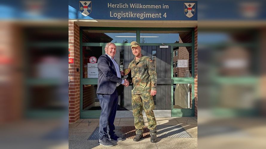 Zu einem Informationsbesuch begrüßte TruKa-Vorsitzender Hauptfeldwebel Sascha Schmidt den Vorsitzenden des Landesverbandes Süddeutschland in der Mainfranken-Kaserne. Foto: Sascha Schmidt