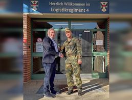 Zu einem Informationsbesuch begrüßte TruKa-Vorsitzender Hauptfeldwebel Sascha Schmidt den Vorsitzenden des Landesverbandes Süddeutschland in der Mainfranken-Kaserne. Foto: Sascha Schmidt