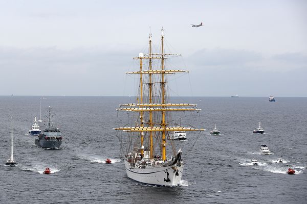 Die Wehrbeauftragte Dr. Eva Högl freut sich, dass das Segelschulschiff "Gorch Fock" bald wieder für die praktische Ausbildung von Offizieranwärterinnen- und -anwärtern zur Verfügung steht. Foto: Bundeswehr/Steve Back