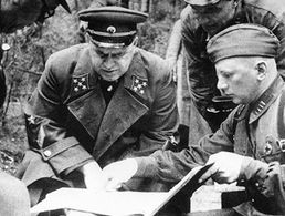 Georgi Konstantinowitsch Schukow, damals Armeegeneral, besiegte im Winter 1941/42 die Wehrmacht vor Moskau, plante die Vernichtung der 6. Armee in Stalingrad und saß am 8. Mai 1945 in Berlin-Karlshorst mit am Tisch, als die Wehrmacht nach fast sechs Jahren Krieg bedingungslos kapitulierte.