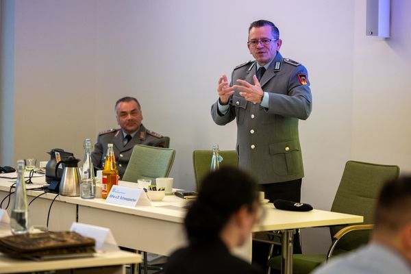 Hauptmann Burghard Marwede (links), Stellvertreter des Vorsitzenden Ressourcenbereiche, und der stellvertretende Bundesvorsitzende, Stabsfeldwebel a.D. Thomas Schwapacher, leiteten die Tagung. Foto: DBwV/Yann Bombeke