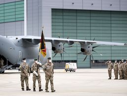 Als die letzten 264 Soldatinnen und Soldaten in Wunstorf landeten, war kein Politiker anwesend. Nun soll es am 31. August einen großen Abschlussapppell mit dem Bundespräsidenten geben. Foto: Bundeswehr/Torsten Kraatz 