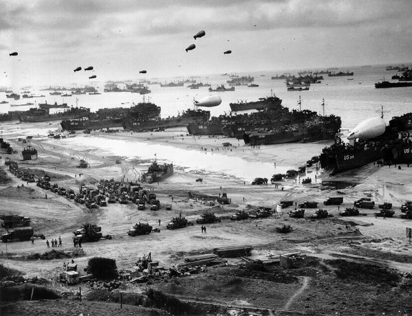 Auf diesem Bild, vermutlich aufgenommen am 9. Juni 1944, lassen sich die gewaltigen Dimensionen der amphibischen Landungsoperation erahnen. Foto: US Coast Guard Collection