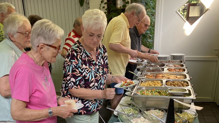 Das Grillfest der KERH Diepholz war eine willkommene Gelegenheit, sich nochmal auszutauschen. Foto: LV Nord