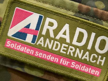 Bis ins Jahr 1974 reichen die Wurzeln von Radio Andernach zurück. Vor allem mit Beginn der Auslandseinsätze nahm die Bedeutung des beliebten Soldatensenders zu. Foto: picture alliance/dpa/Thomas Frey