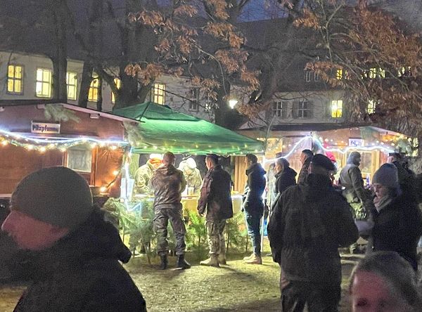 Viel Arbeit hatten die Organisatoren der Weihnachtsmärkte in Strausberg investiert, um eine weihnachtliche Atmosphäre zu schaffen. Foto: Dirk Jankowski