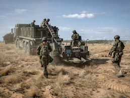 Im Rahmen der Übung Grand Eagle 2 trainieren Soldatinnen und Soldaten vom Panzerpionierbataillon 1 auf einem Truppenübungsplatz in Litauen. Foto: Bundeswehr/Marco Dorow