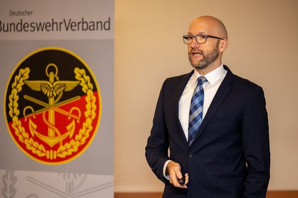 Regierungsdirektor Alexander Sanne trug zu den Auswirkungen des sogenannten Cannabis-Gesetzes vor. Foto: DBwV/Yann Bombeke