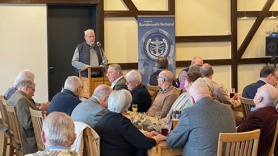 Zum gemeinsamen Jahresempfang der Kameradschaft ERH und des Traditionsverbandes 12. Panzerdivision begrüßte KERH Vorsitzender Feldwebel d.R. Siegbert Schneider über 60 Gäste. Foto: Harry Linke