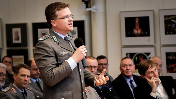 Auch der DBwV-Bundesvorsitzende André Wüstner beteiligte sich an der Diskussion Foto: DBwV/Scheurer