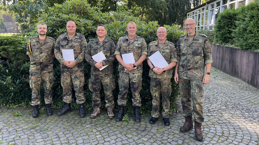 Bei der Ehrung in Faßberg:  Uwe Beckefeldt, Stefan Petri-Zander, Korbinian Bocksch, Jörg Stünkel, Thorsten Königs und Christopher John (v.l.n.r.). Foto: LV Nord