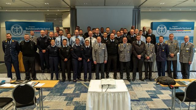 Mehr als 50 Soldatinnen und Soldaten trafen sich zur Fachtagung mit Vertrauenspersonen und deren Gremien in der Bundeswehr in Berlin. Foto: DBwV/Sarina Flachsmeier