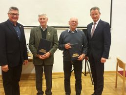 (v.l.): Hauptfeldwebel a.D. Ulrich Peise, Stabsfeldwebel a.D. Ferdinand Kolm, Stabsfeldwebel a.D. Manfred Bange und Bürgermeister Rolf Claussen. Foto: DBwV/LV Nord