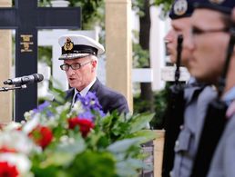 Hebt die Vorbildfunktion Witzlebens hervor: Vizeadmiral Joachim Rühle, stellvertretender Generalinspekteur, spricht auf der Gedenkveranstaltung für den Widerstandskämpfer Erwin von Witzleben. Foto: DBwV/Schmidt 