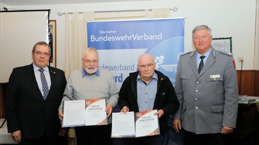 Oberstleutnant a.D. Peter Wolter, Stabsfeldwebel a.D. Klaus Garms, Oberfeldwebel d.R. Andreas Hirlemann, Oberst Thomas Behr. Foto: DBwV