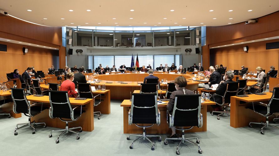 Nach dem Beschluss des Kabinetts wird erwartet, dass das Besoldungs- und Versorgungsanpassungsgesetz im Frühjahr vom Bundestag verabschiedet wird. Foto: picture alliance / SZ Photo | Jens Schicke