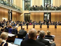 Mit dem Votum des Bundesrats ist der Weg für die Änderung des Grundgesetzes und die Lockerung der Schuldenregeln frei. Foto: picture alliance/REUTERS/Liesa Johannssen