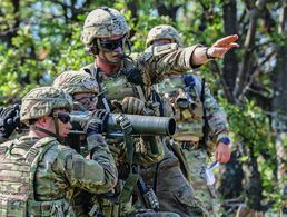 US-Fallschirmjäger bei einer Übung. Strategisch vollziehen die Vereinigten Staaten einen Schwenk nach Fernost mit Blick auf den Aufstieg Chinas zur Weltmacht. Welche Auswirkungen wird das auf das transatlantische Bündnis haben? Foto: U.S. Department of Defense