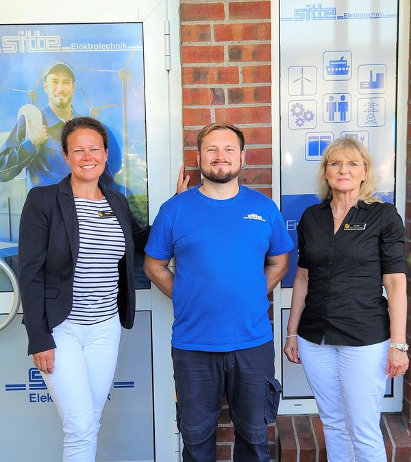 Martin L. mit seinen BFD-Beraterinnen Viktoria Willer und Marlene Lutz. Foto: BFD Wilhelmshaven