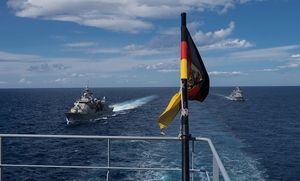 In der Ägäis ist die Nato bereits unterstützend aktiv, bald wird sie auch die Marineoperation „Sophia“ unterstützen Foto: Bundeswehr