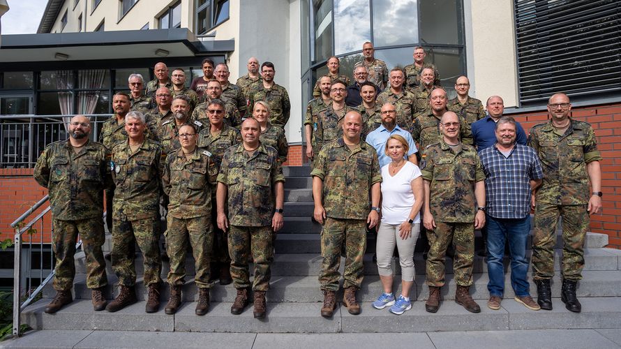 Mit 35 von 55 Sitzen stellt der Deutsche BundeswehrVerband die stärkste Fraktion im Bezirkspersonalrat beim Kommando Heer. Foto: DBwV/Yann Bombeke