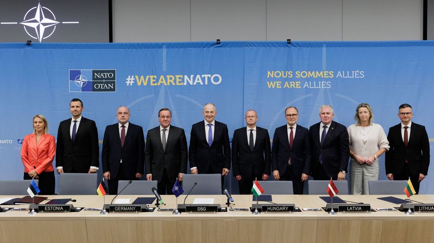 Die Verteidigungsministerinnen und -Minister der NATO trafen sich in Brüssel. Foto: Flickr/ NATO