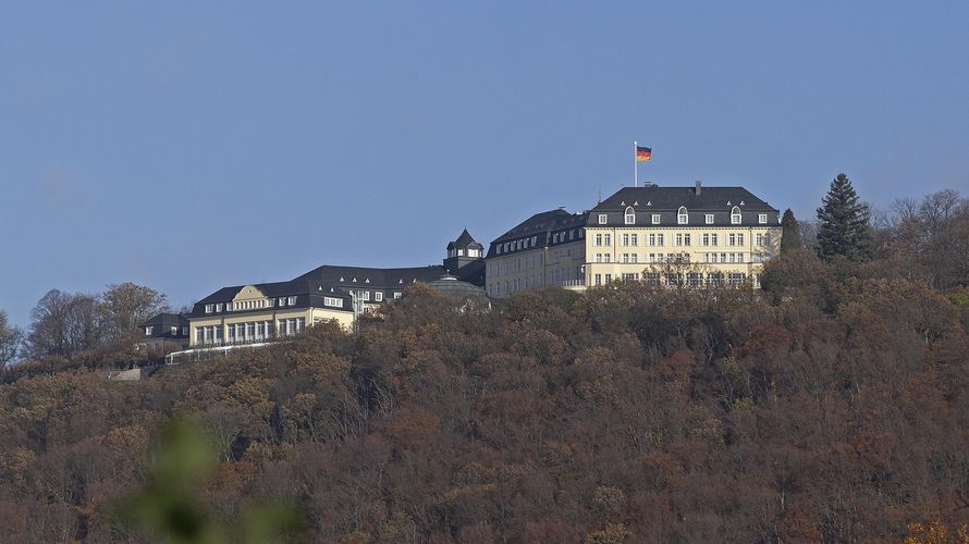 Das Steigenberger Grandhotel auf dem Petersberg in Königswinter, seit vielen Jahren Schauplatz der Petersberger Gespräche. Foto: picture alliance/imageBROKER/Siegfried Kuttig