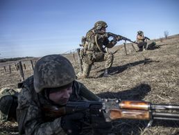 Ukrainische Soldaten während einer Übung in der Region Donbass im Osten der Ukraine (Symbolbild). Foto: picture alliance/Anadolu/Narciso Contreras