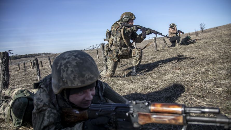 Ukrainische Soldaten während einer Übung in der Region Donbass im Osten der Ukraine (Symbolbild). Foto: picture alliance/Anadolu/Narciso Contreras