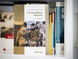 „Die unsichtbaren Veteranen – Kriegsheimkehrer in der deutschen Gesellschaft“ ist als Taschenbuch im Miles-Verlag erschienen. Foto: DBwV