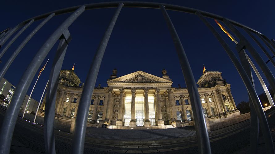 Es war wieder eine prall gefüllte Woche im Bundestag. Der Bundesvorsitzende nutzte die Gelegenheit für zahlreiche Gespräche mit Parlamentariern. Foto: picture alliance / ASSOCIATED PRESS | Michael Sohn