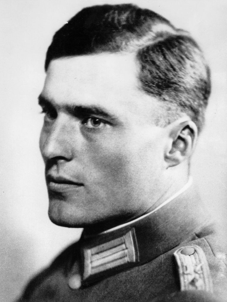 Claus Schenk Graf von Stauffenberg als Oberleutnant. Der Offizier, der Hitler töten wollte, kämpfte seit 1939 an den vielen Fronten, die von der Deutschen Wehrmacht auf Befehl Hitlers bis zum Ende 1945 eröffnet worden waren. Foto: Picture Alliance