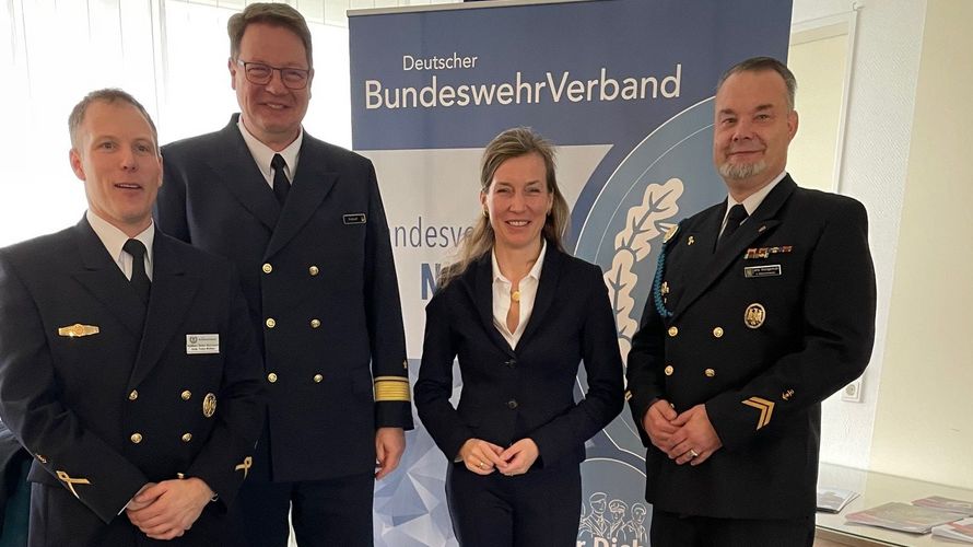 Stefan Beckmann, Flottillenadmiral Matthias Potthoff, Siemtje Möller und Jens Wohlgemuth. Foto: DBwV