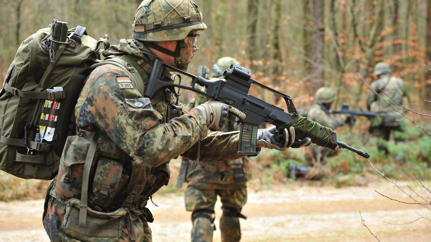 Das G36 soll bei der Bundeswehr ausgemustert werden. Jetzt bemühen sich alle großen Waffenschmieden um den Nachfolge-Auftrag Foto: Bundeswehr