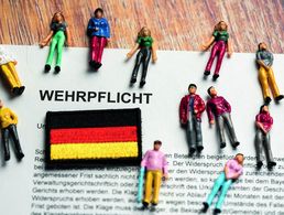 Bei einer selektiven Wehrpflicht wird genau festgelegt, wie viele Dienstposten man benötigt, und danach wird rekrutiert. Erst wenn die Anzahl der Freiwilligen nicht ausreicht, wird verpflichtend rekrutiert. Foto: Foto: picture alliance/CHROMORANGE/Michael Bihlmayer