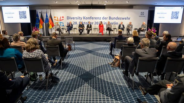 Rund 140 Teilnehmer kamen zur Diversity Konferenz des BMVg in Berlin. Foto: DBwV/Yann Bombeke