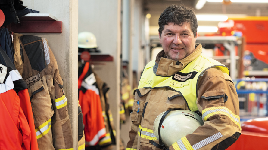 Einer von einer Million: So viele Frauen und Männer leisten ehrenamtlich Dienst in den Freiwilligen Feuerwehren. Feuerwehr-Kommandant Christian Schweiger hat nach 18 Jahren sein Amt in jüngere Hände gegeben. Foto: Catherina Hess/dpa