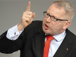 Nach seiner Nicht-Berücksichtigung als Wehrbeauftragter verlässt der SPD-Parlamentarier Johannes Kahrs mit sofortiger Wirkung den Bundestag. Foto: dpa/Michael Kappeler