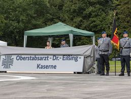 Im August wurde die Kaserne „Sanitätsdienststellen Bundeswehr Kronshagen“ in „Oberstabsarzt-Dr.-Eißing-Kaserne“ umbenannt. Der Bundeswehrmediziner kam am 8. Oktober 2001 beim Abschuss eines UN-Hubschraubers in Georgien ums Leben. Foto: Bundeswehr/Henner Feddersen