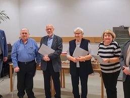 Bei der Adventsfeier der Kameradschaft ERH Karlsruhe wurden die langjährigen Mitglieder Hans-Peter Flug (2. von links), Rüdiger Kleemann, Christa Schäfer, Gabriele Hilbert ausgezeichnet. Foto: Heinz Simon