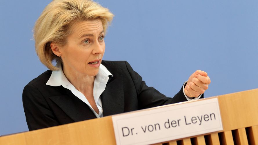 Verteidigungsministerin Ursula von der Leyen (hier ein Archivbild) will auf dem Weltwirtschaftsgipfel in Davos über den Nahen Osten und Europa sprechen