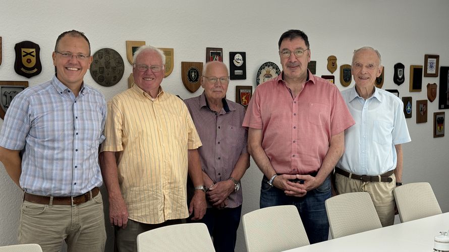 Sehr zufrieden mit dem konstruktiven Austausch und den Ergebnissen des Gesprächs mit dem Landesgeschäftsführer waren die Vorstandsmitglieder der KERH Aachen nach ihrem Informationsbesuch. Foto: DBwV