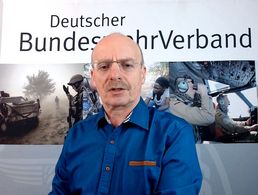 Gute Nachrichten: Oberstabsfeldwebel a.D. Jürgen Schreier, der Sonderbeauftragte Wiedereingliederung SaZ, bietet eine neue virtuelle Informations-Serie. Foto: DBwV
