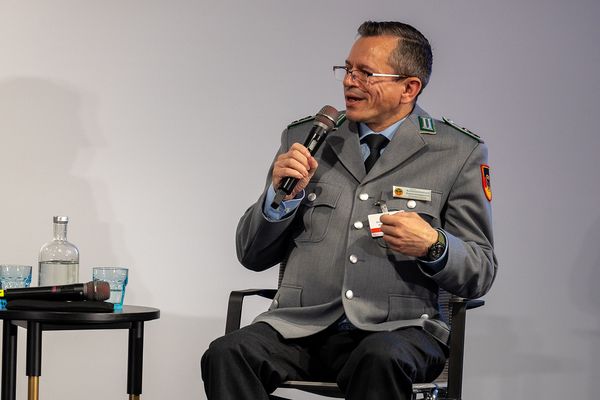 Der Stellvertreter des Bundesvorsitzenden, Stabsfeldwebel a.D. Thomas Schwappacher, sieht trotz positiver Entwicklungen beim Thema Diversität auch ein Kommunikationsdefizit. Foto: DBwV/Yann Bombeke