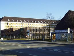 Das Institut für Pharmakologie und Toxikologie der Bundeswehr hat seinen Sitz in der Ernst-von-Bergmann-Kaserne. Foto: Von Gamsbart - Eigenes Werk, CC BY-SA 3.0, https://commons.wikimedia.org/w/index.php?curid=1961802