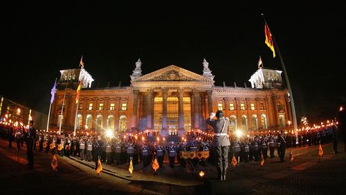 Grosser Zapfenstreich Fur Afghanistan Heimkehrer Regierung Und Bundestag Holen Versaumtes Nach Deutscher Bundeswehrverband