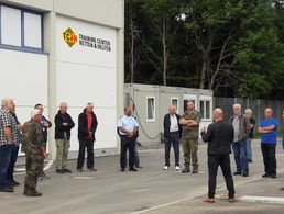 Mitglieder der Kameradschaft interessierten sich für die neuen Ausbildungseinrichtungen im TCHR Mosbach. Foto: sKERH Neckarzimmern