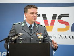 Oberstleutnant André Wüstner sprach sich für die Einbeziehung der Familien von psychisch erkrankten Einsatzsoldaten in den Heilungsprozess aus Foto: DBwV/Bombeke 